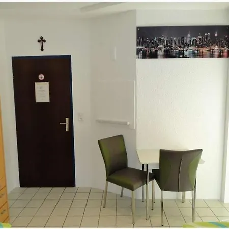 Appartement Rentcenter79 *